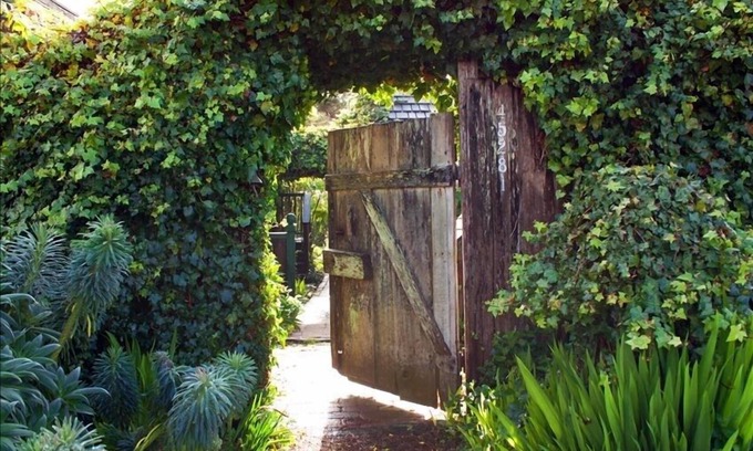 Mendocino Cottage | Unique Vintage 1880’S “Garden Cottage” in Mendocino Village