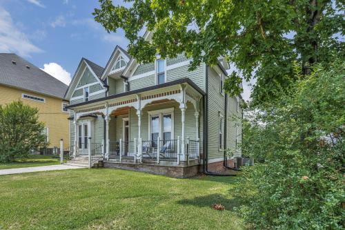Clarksville House | Unit #1 117 Marion St