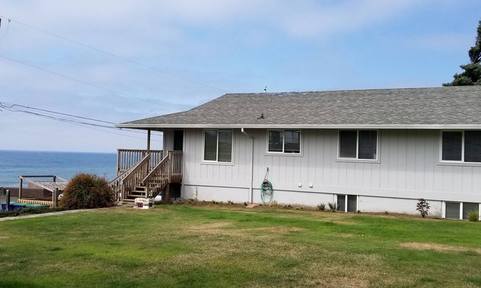 Gleneden Beach Apartment | Unit 10 - "Captains Quarters" - Comfortable, accessible, views & pet friendly!