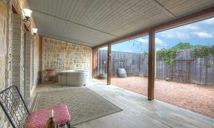 Fredericksburg Apartment | Unit 2 - Bordeaux Gare Saint-jean