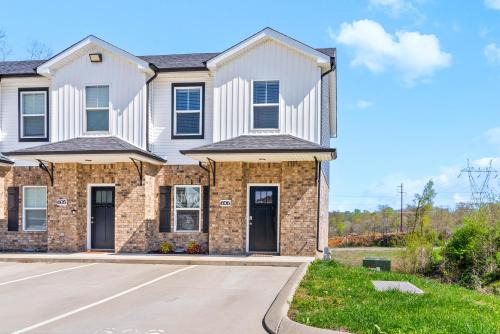 Clarksville House | Unit 606 - 1625 Golf Club Ln