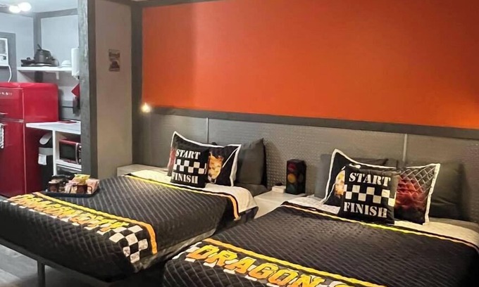 Maryville Bed & Breakfast | Unit #8 Horseshoe Turn - Dragon Depot at Dragon City