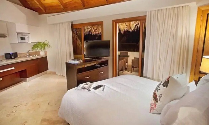 Puerto Bahia Apartment | Unit at the Bannister Hotel Puerto Bahíann