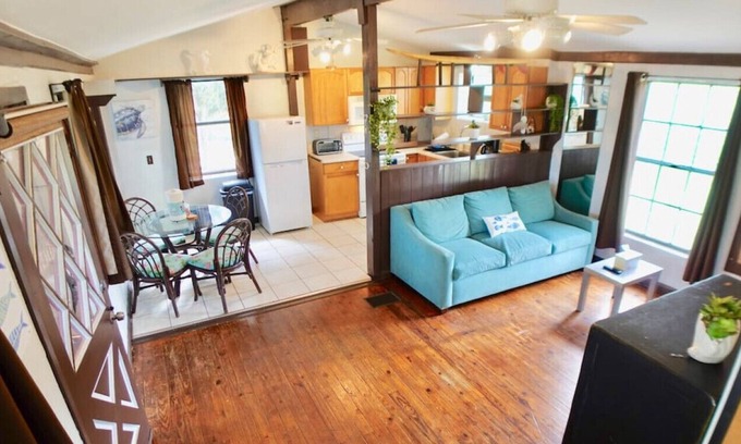 Windermere House | UNIT D · Oceanic Lakeside Windermere Bungalow, 1 GB Wi-Fi