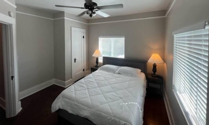 West University Apartment | University Blvd 1BR #12 and Free Parking