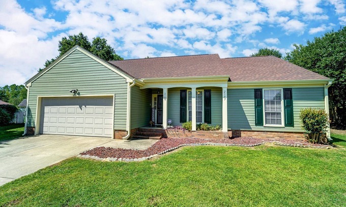 Charlotte House | University City Villa - Near UNCC,& PNC, Large Yard, Patio, Pet Friendly! Flash Deal: Save 20% Off!
