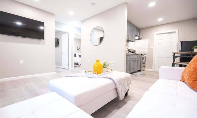 University Apartment | University Serenity Suites F