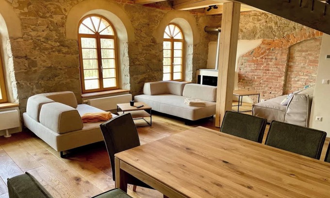Buhlau Apartment | Unterkunft mit Kamin, Whirlpool und Sauna
