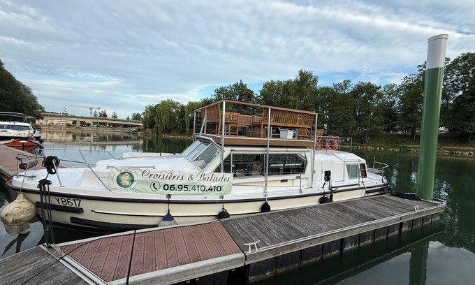 La Ferte-sous-Jouarre Boat Rental | 🌿 Unusual overnight stay aboard Le Viking - Disconnecting on the Marne River