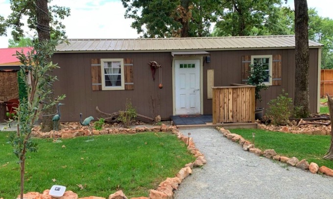 Grove Cabin | "Unwind and Embrace Nature's Serenity at Creekside Cabins: Your Idyllic Retreat!
