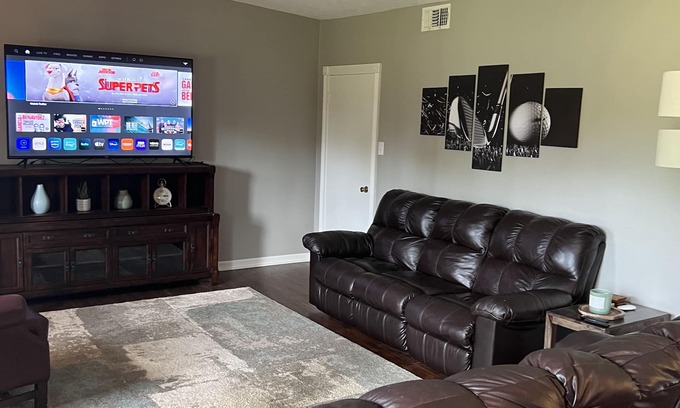 Brookeland Condo | Unwind at a spacious golf getaway overlooking the 3rd hole of Rayburn Country!