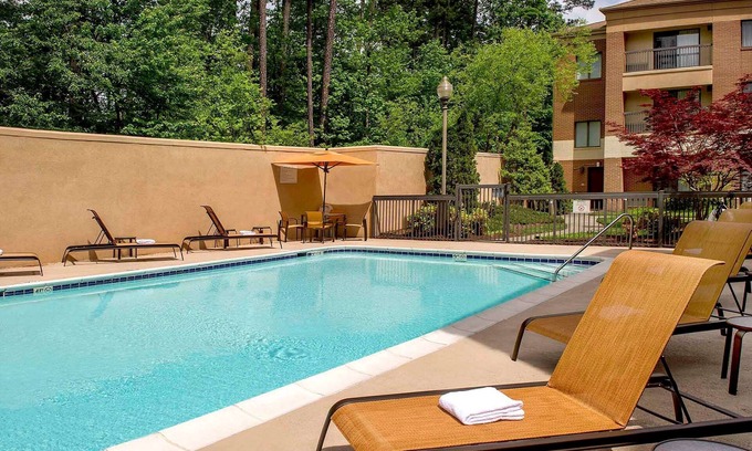 Durham Hotel | Unwind in 4 Classic Units W/FREE Parking in Durham! Pets Allowed, Pool!