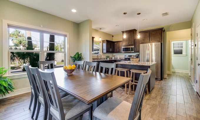 Old East Hill House | Unwind in Urban Bliss: Relax Near Downtown Nightlife & Pensacola Beach