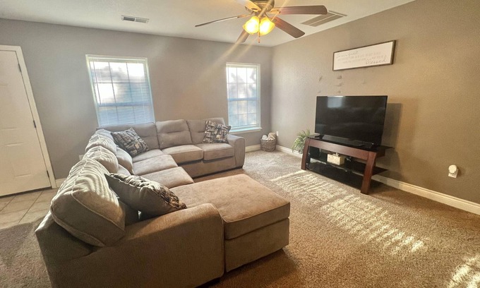 Waynesville House | Unwind, Recharge, Repeat: Your Cozy Retreat Awaits. Only 8 miles from FLW