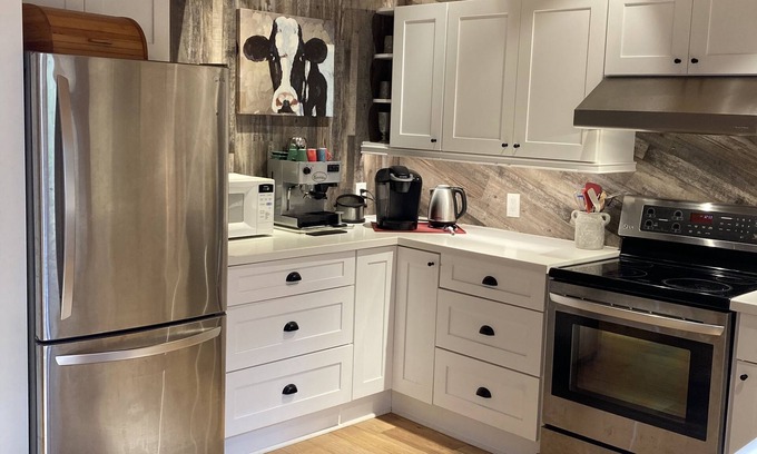 The Archipelago Cottage | Updated family cottage, quiet lake - 2hrs from GTA
