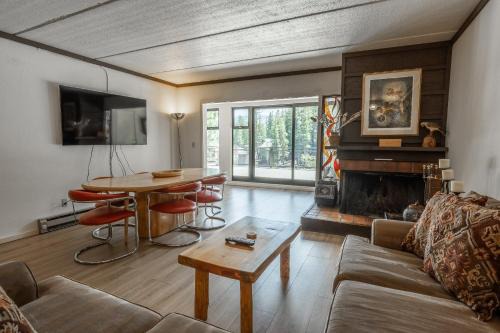 Mammoth Lakes House | Updated 2 Bedroom 2 Bathrooms 1849 Condos #109 Steps to Canyon Lodge Sleeps 6