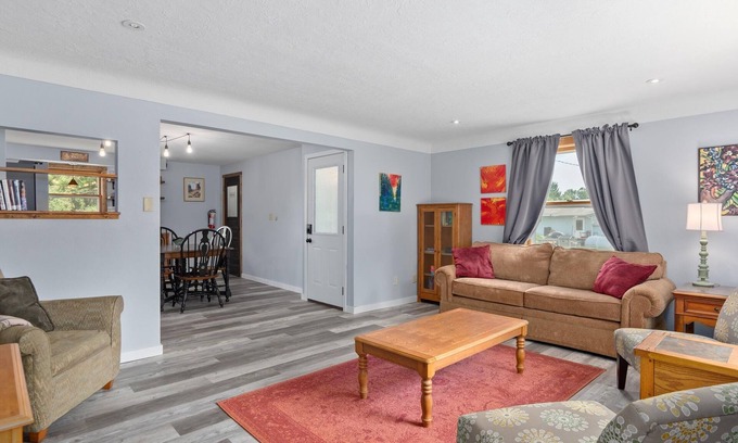 Pepin Apartment | Updated 2 Bedroom by Wedding Venues w/Bonfire