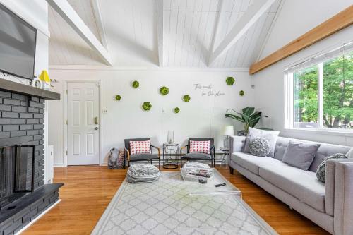 Albrightsville House | Updated 3 BDR Gas Fire Place BBQ