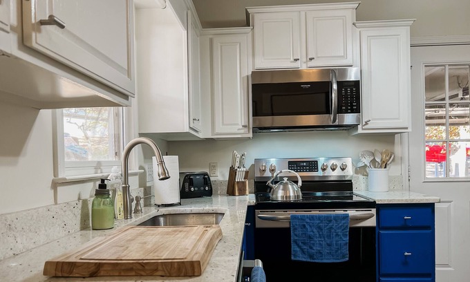 Waleska House | Updated 3Bed/2Ba in Private Gated Lake & Golf Community