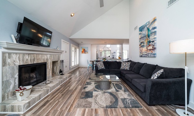 Johns Island House | Updated 4BR North Beach Cottage Close to Beach! Pet Friendly! Amenity Cards!