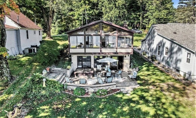 Sister Lakes House | Updated and fully appointed Round Lake waterfront home w/hot tub!