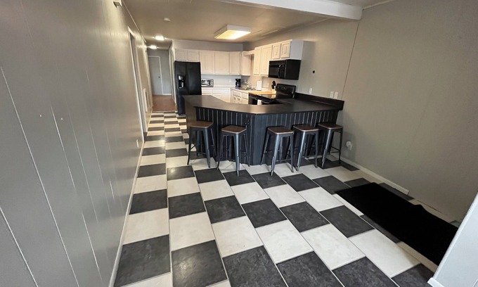 Miller Apartment | Updated apartment on Main Street! Easy access to bars, restaurants, & shopping!