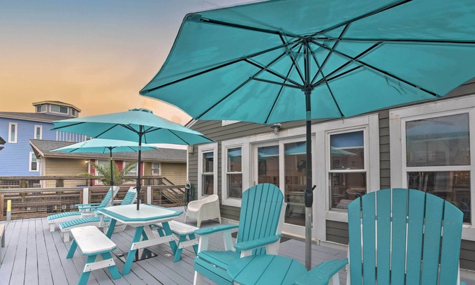 Bermuda Beach House | Updated Beach House w/ Private Beach + Hot Tub!