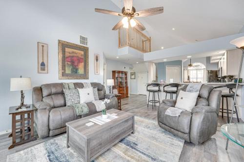 Branson Apartment | Updated Branson Condo with Lake Taneycomo Views!