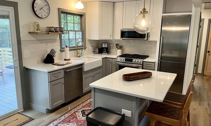 Charleston House | Updated Brick Charmer under the Oaks