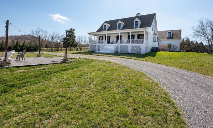 Thompson's Station House | Updated Cape Cod home on 10 acres, near Pilgrimage Music & Cultural Festival