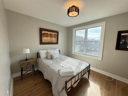 Northeast Apartment | Updated Central 2BR APT near Downtown