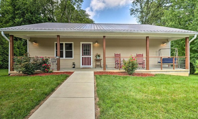 Waynesville House | Updated Cottage at Lake Junaluska Golf Course!