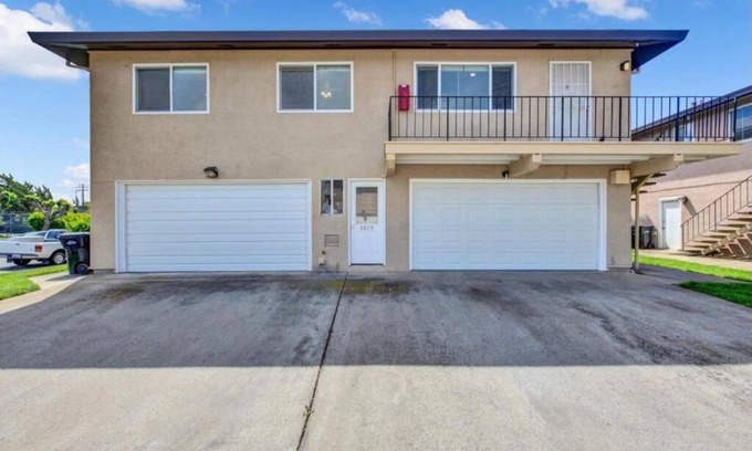 Sacramento Apartment | Updated Cozy 2 Bed Room Condo w Pool