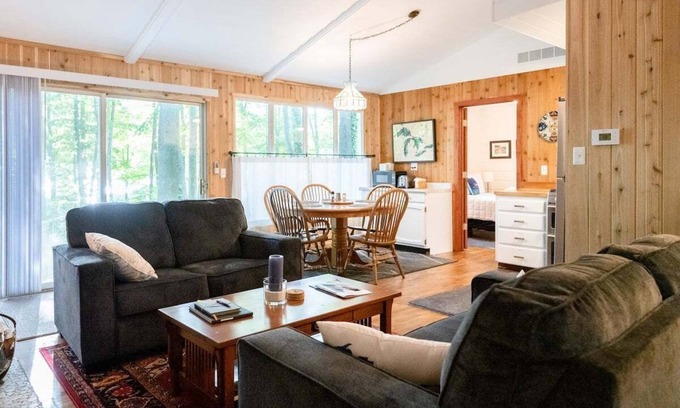 Holland Cabin | Updated Cozy Cabin near Lake Michigan