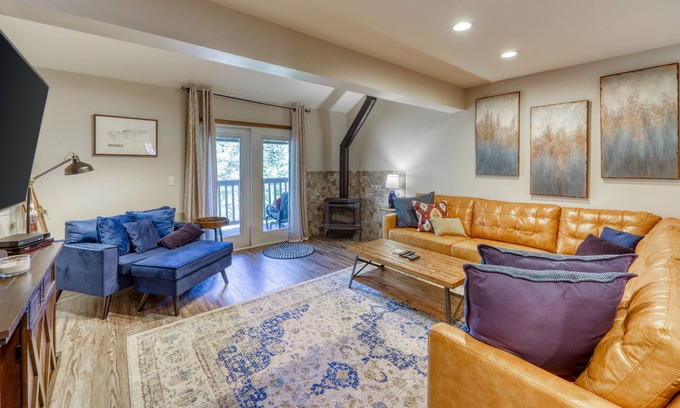 Baldy Mountain House | Updated gorgeous townhome, just 3 miles to Breckenridge - end of season pricing
