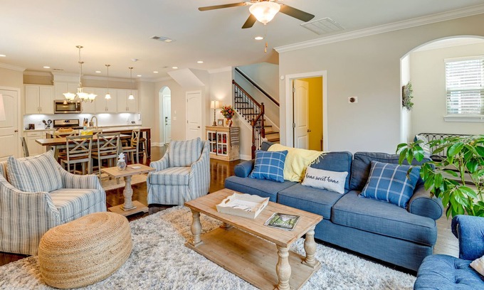 Hendersonville House | Updated Hendersonville Home w/ Fireplace!