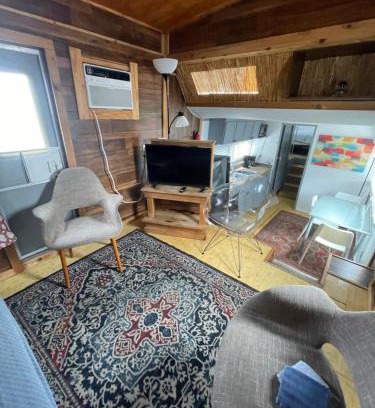Sailboat Bend Boat Rental | Updated houseboat on the river!