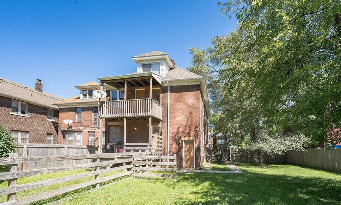 Mexicantown - Southwest Detroit Apartment | Updated Loft- Downtown Detroit Adjacent Southwest 1 Bedroom Apts by Redawning