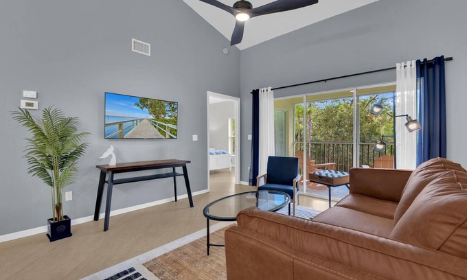 Ole Condo | Updated modern 3rd floor Lely Resort condo overlooking tropical preserve!