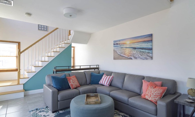 Newburyport House | Updated & spacious 4bd/2bth on Plum Island - 2 min walk to beach
