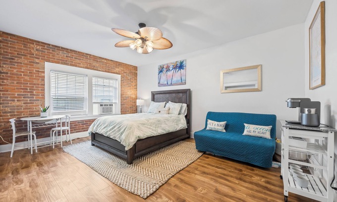Willmore Condo | Updated Studio in Downtown Long Beach - Walk to Everything