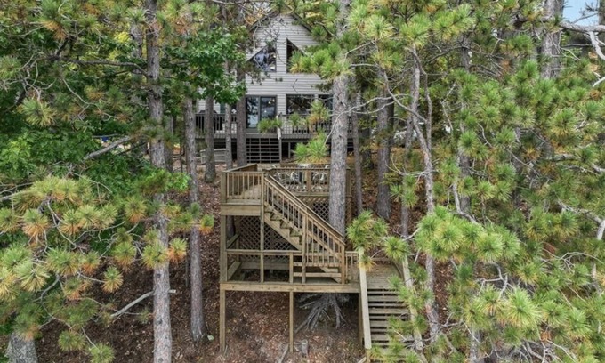 Hayward Cabin | Updated, Tranquil Retreat on Round Lake - 3 Bed, 3 Bath with Sleeping Loft