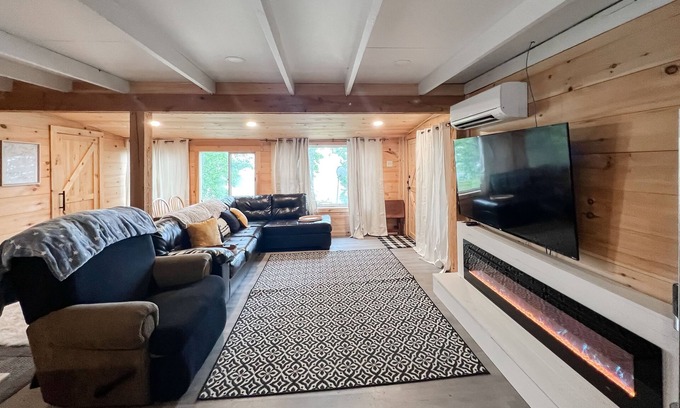Franklin Cabin | Updated waterfront cabin with fireplace, grill, and internet - dog-friendly