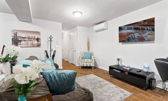 Spruce Hill House | UPenn campus/sleeps10/walk to hup/chop
