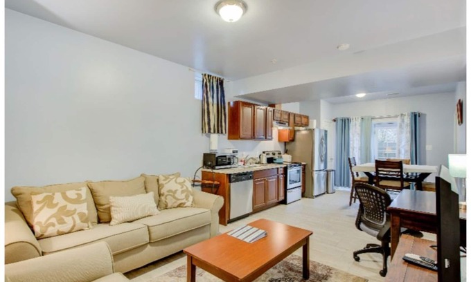 Boyds Apartment | 🌴☀️Upgraded 3 Bedroom Basement Apartment w/Private Entry 🌴☀️