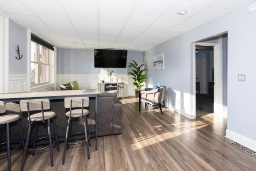 Sandusky Apartment | Upgraded Downtown Apartment Sleeps 5