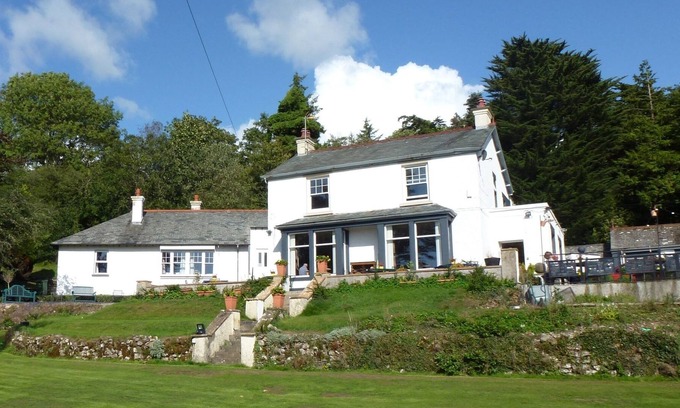 Grange-over-Sands House | Uplands Inn Cartmel