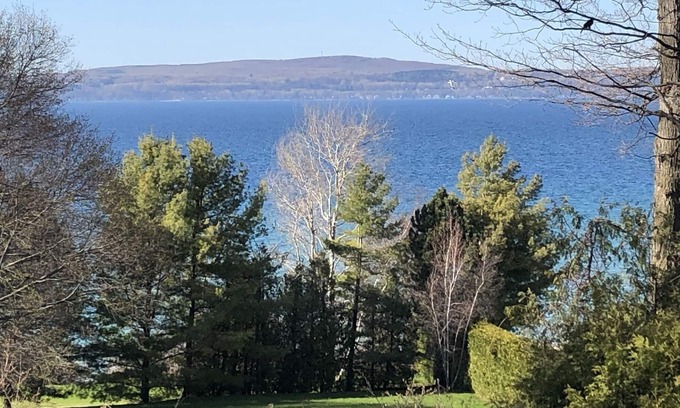 Petoskey Apartment | UpNorth Getaway almost in the Heart of the City