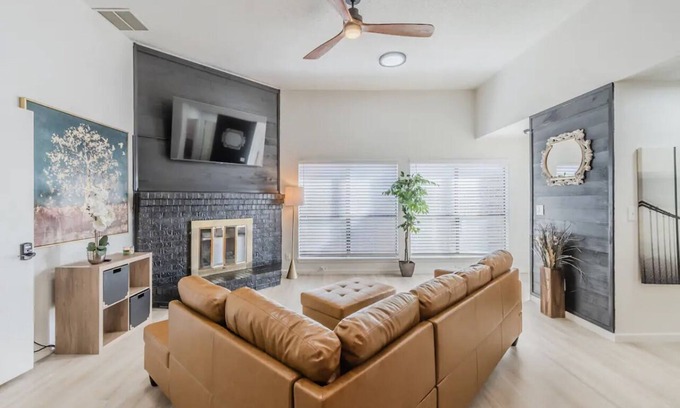 Grand Prairie House | Upon arrival you will be met with a calming sensation. 2 bedroom/2 bathroom.