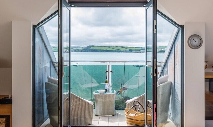 Rock Cottage | Upper Deck